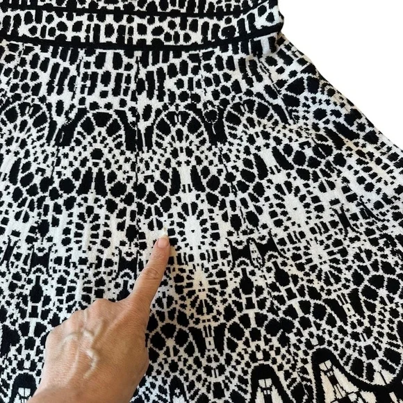 Karen Millen Fit & Flare Knit Sweater Dress Black & White Sz 4 - Picture 13 of 14